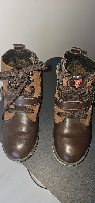 Skórzane buciki chłopięce.