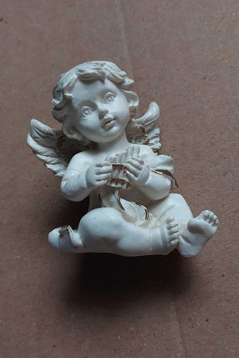 Вінтажна фігурка янголятка (путто) з resin | Колір слонова кістка