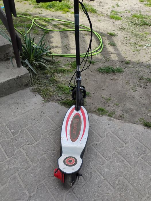 Hulajnoga elektryczna razor 100