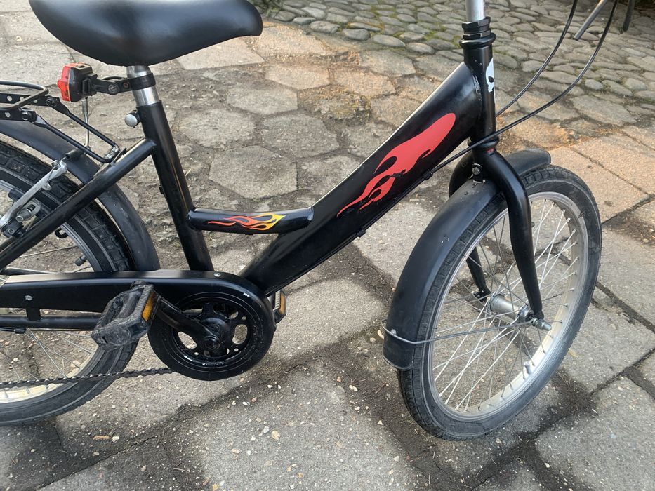 Rower dzieciecy z płomieniami