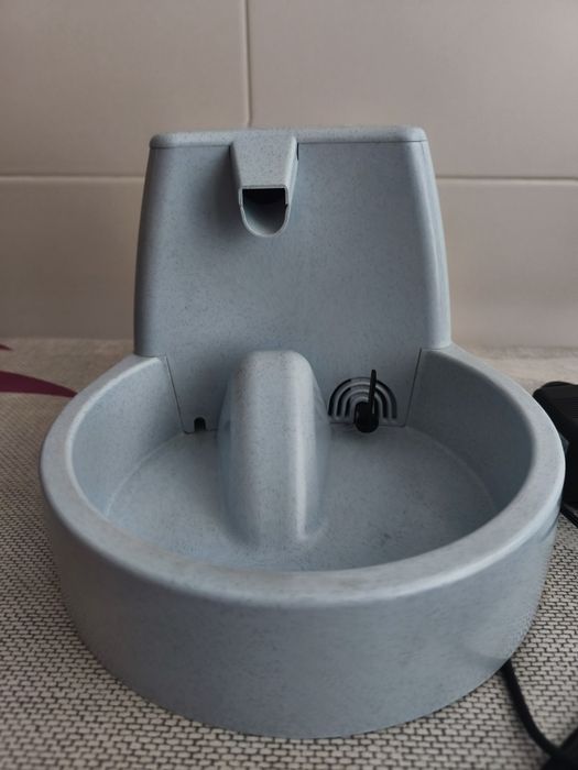 Fonte de água para gatos