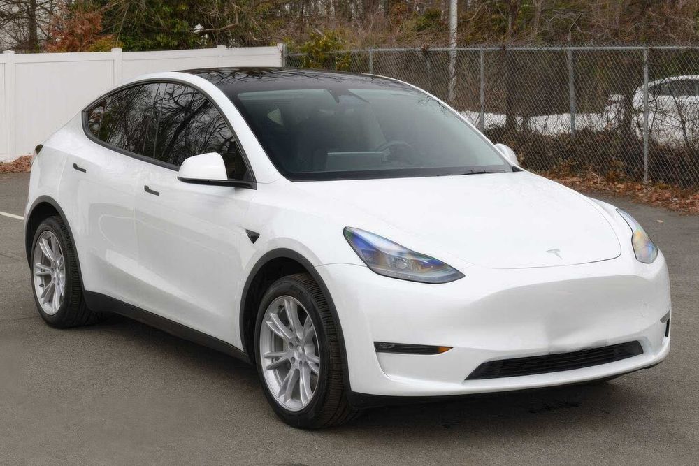 Tesla Model Y      2023