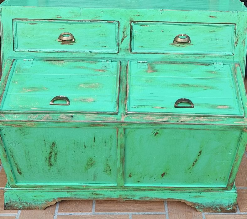 Grande louceiro mercearia tulhas antigo rústico