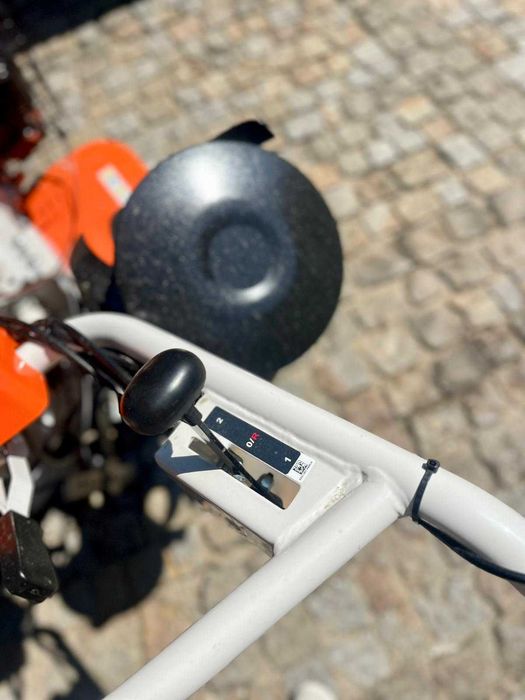 Motoenxada a gasolina STIHL MH 700 - Usada