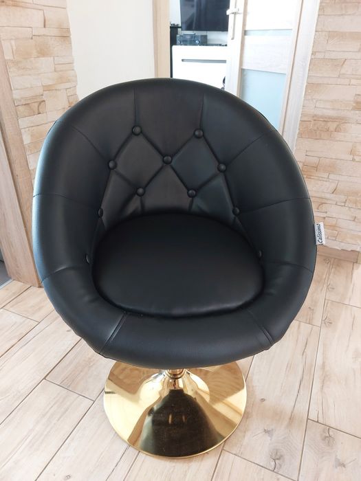 Fotel  może służyć do salonu fryzjerskiego ,kosmetycznego,pokoju