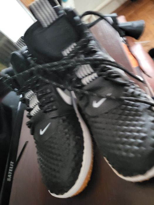 Продам кроссовки Nike