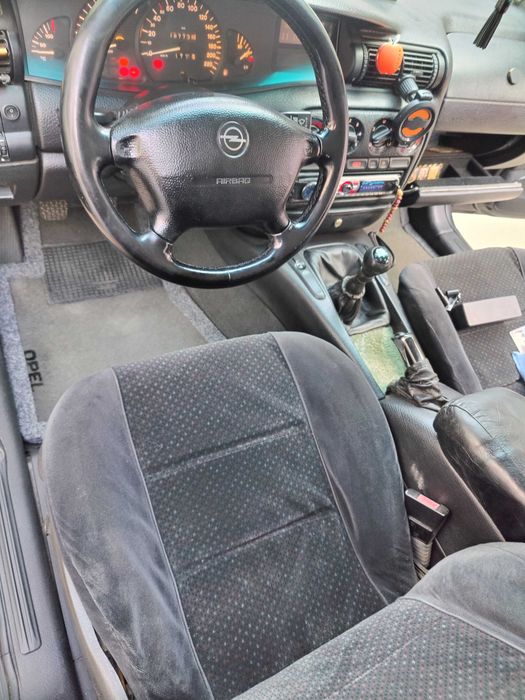 Opel Omega B.