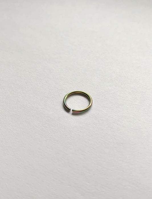 tęczowe kółko kolczyk do nosa septum stal piercing