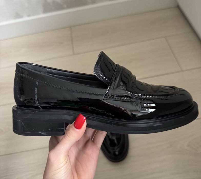 Лоферы лакированные