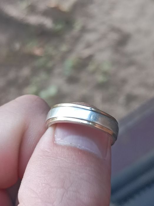 Продам обручальное кольцо (серебро)