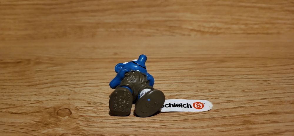 Schleich smerf w bawarskim stroju figurka unikat wycofany z 1999 r.
