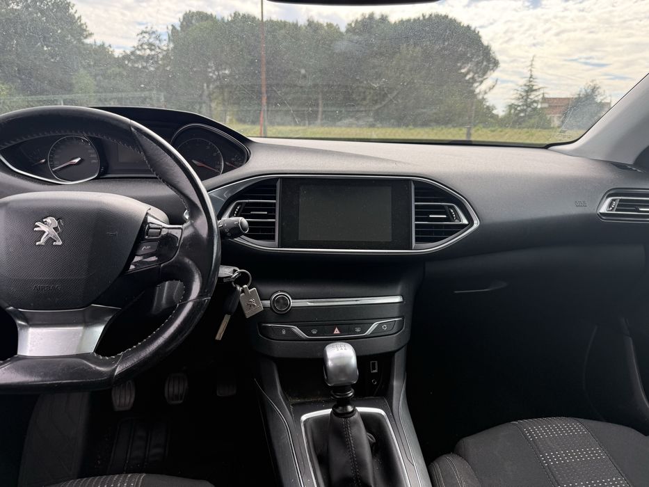 Peugeot 308 1.2 allure  180.000 km com teto panoramico