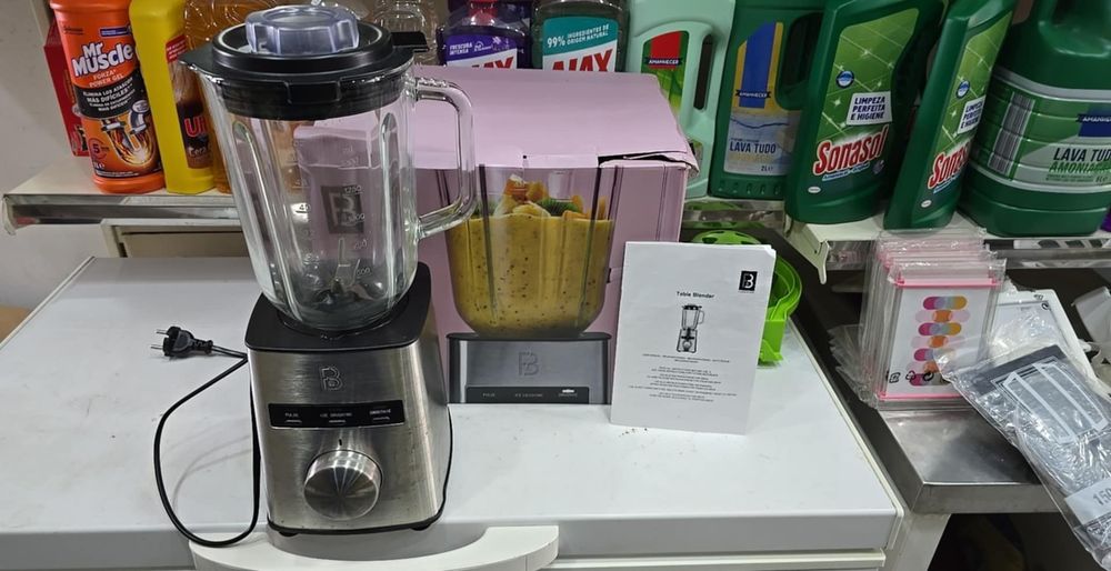 Liquidificador grande copo vidro grosso.