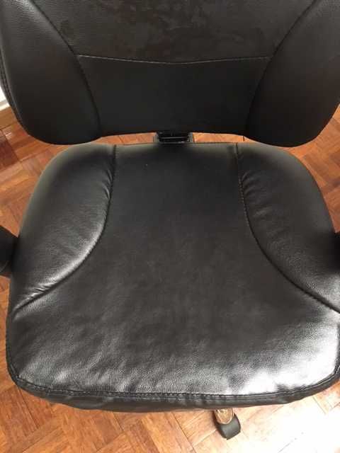 Cadeira de Escritório - ajustável com rodas