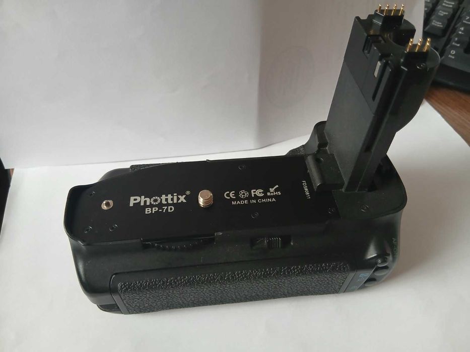 Phottix BP-7D батарейна ручка