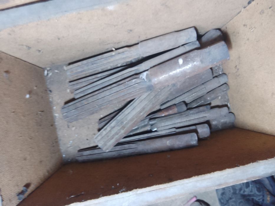 Великий лот інструменту СРСР (380+ од.): Мітчики, плашки, фрези, розго