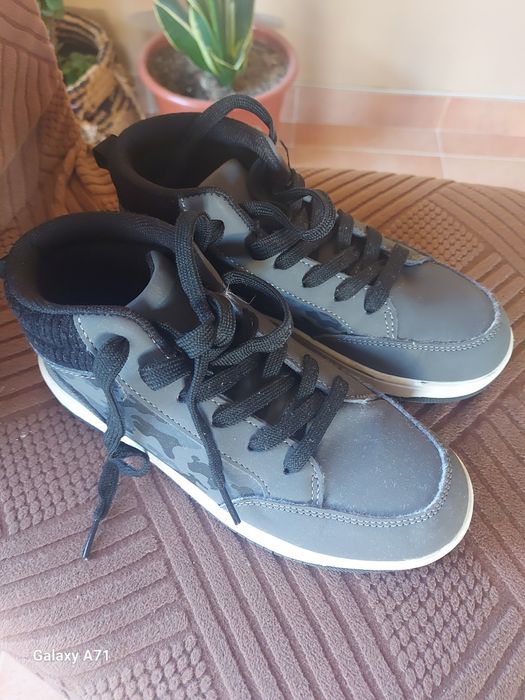 Botas crianca Primark