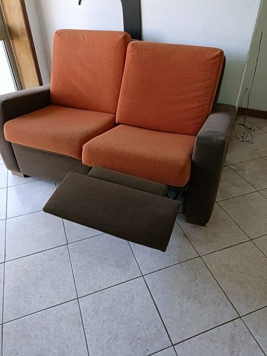Sofá de dois lugares