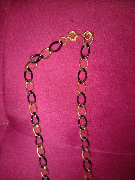 Fio com concha trabalhado vintage