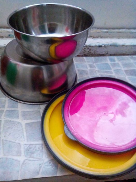 НЕРЖАВЕЮЩАЯ ПОСУДА ланч бокс , ,миски. Кастрюля 2л -эмаль СССР