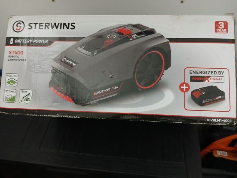 Robot koszący do trawy.