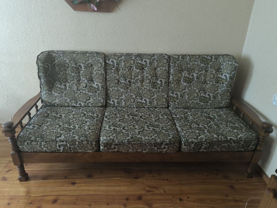 Sprzedam wygodna kanape z podnóżkiem. Stan bardzo dobry