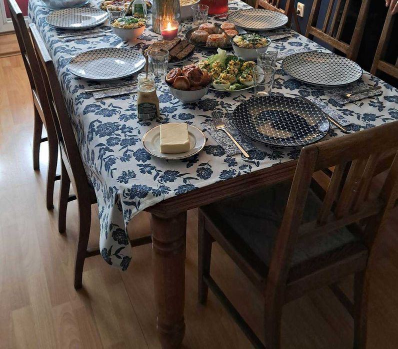 Stół dębowy z krzesłami