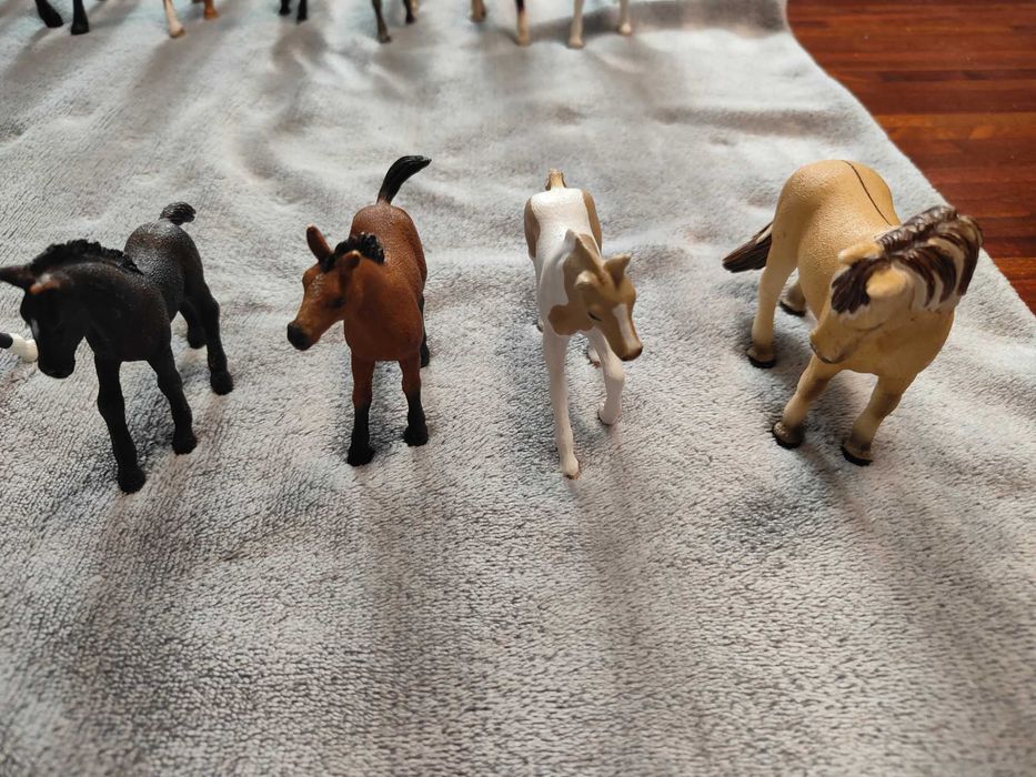 figurki schleich źrebaki