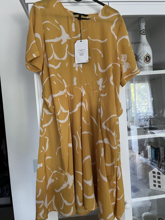 Piękna sukienka vero moda z wiązaniem