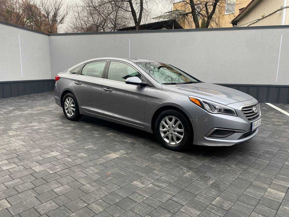 Продам власний автомобіль Hyundai Sonata 2017 року.