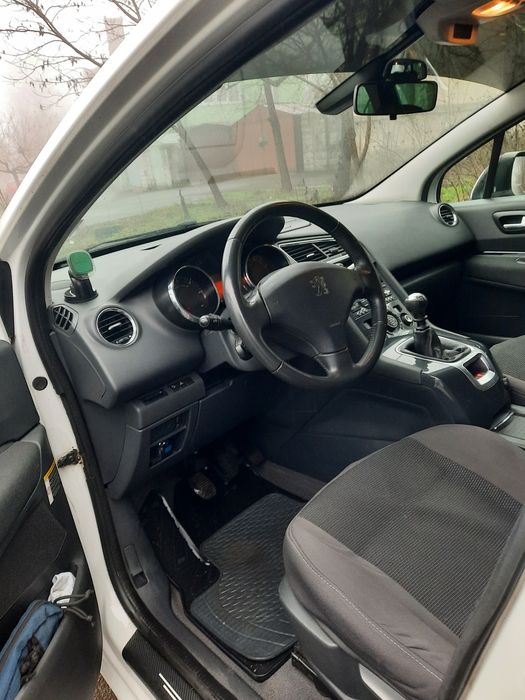 Продам  Peugeot 5008