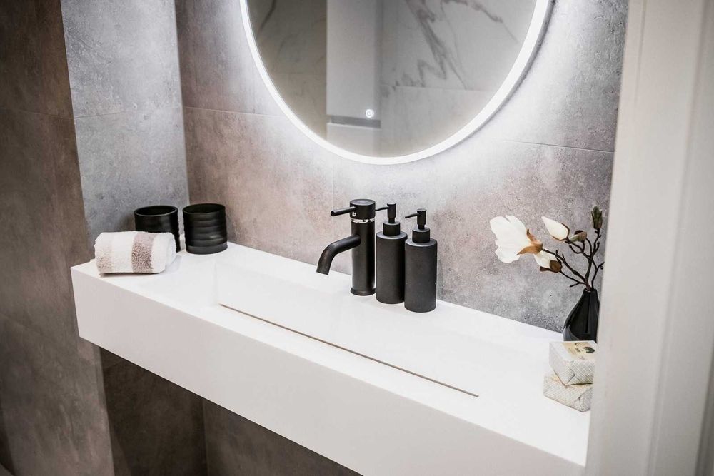 Umywalka na wymiar z Corianu - odpływ liniowy