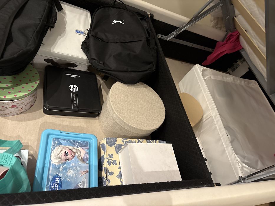 Cama de solteiro com estrado elevatorio