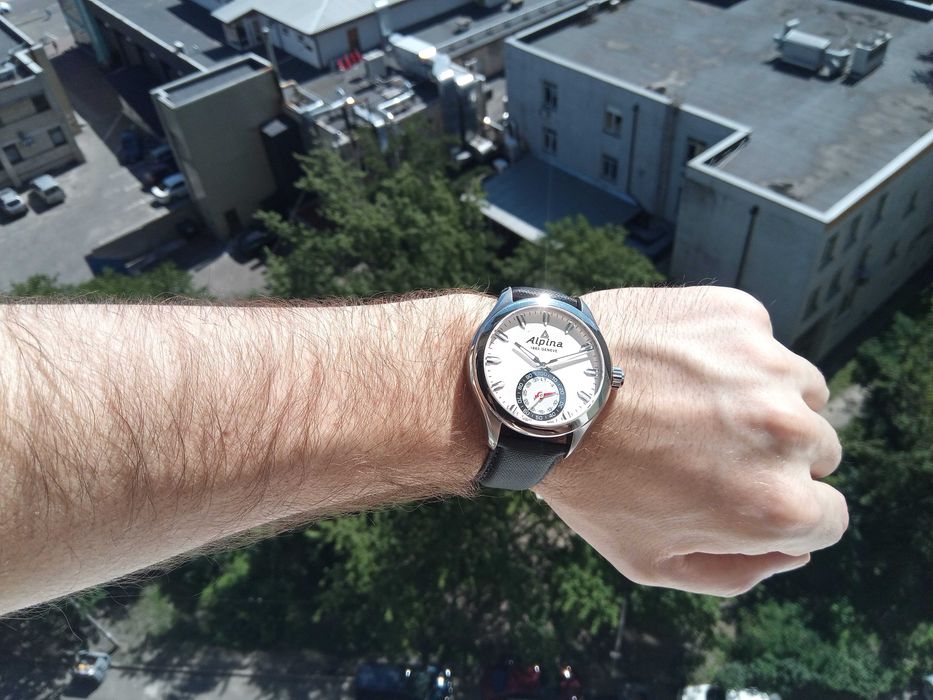 Швейцарские умные часы Alpina Horological - сапфир, Женева, РРЦ $1155
