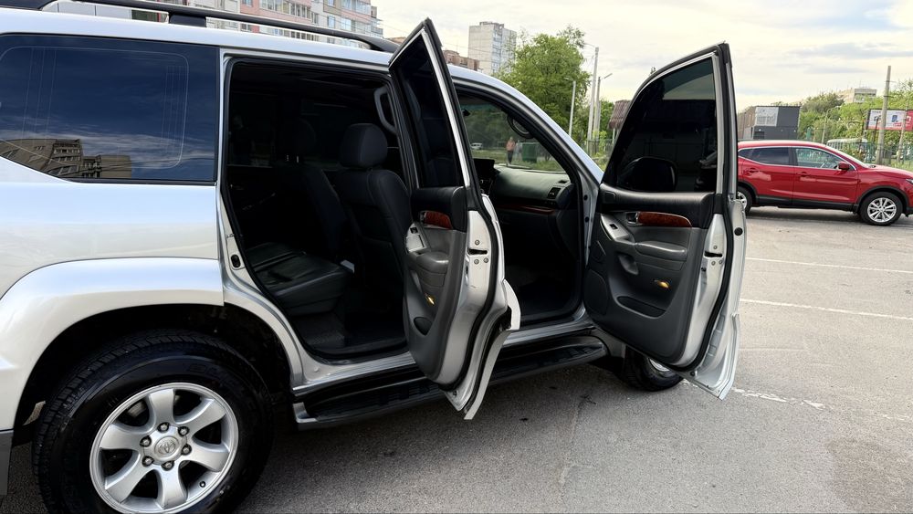 Toyota Land Cruiser 120 (2005 р випуску)