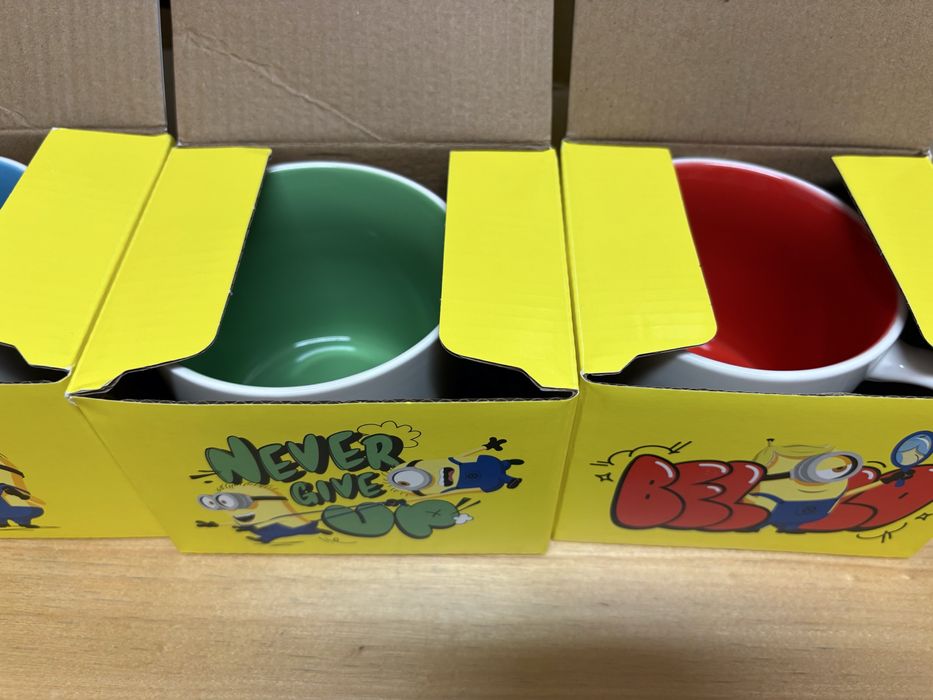 4 Caneca Minions Burger King novas embaladas - coleção completa