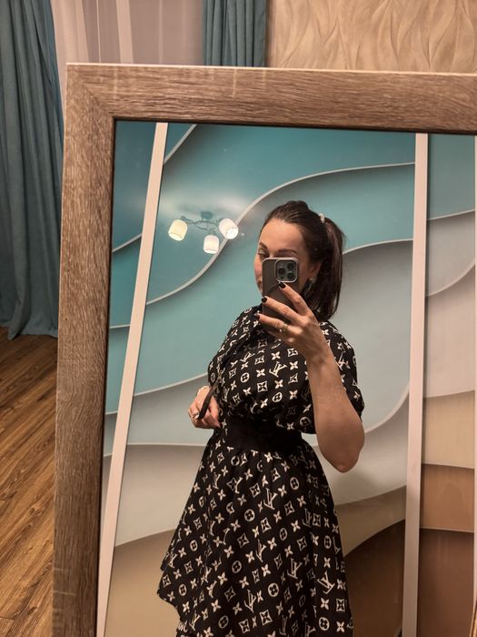 Продається сукня Louis Vuitton