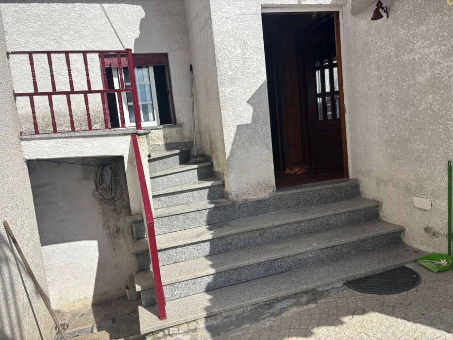 Anexo !com 2 quartos e 1 casa de banho