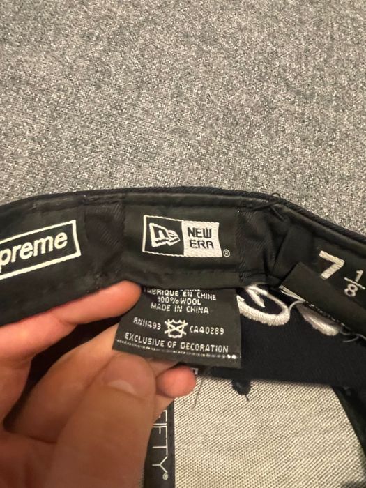 Boné Supreme X Playboy com logótipo em caixa preto