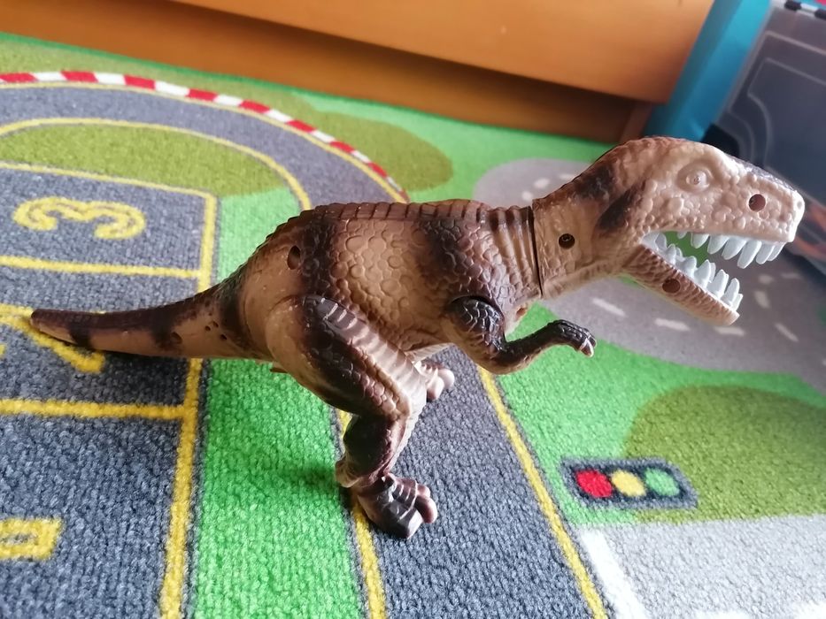 Dinossauro a pilhas