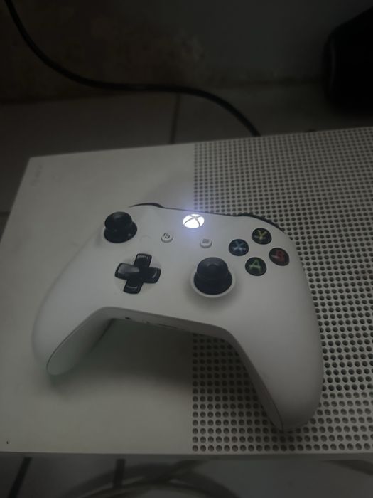 Vendo xbox one s usada