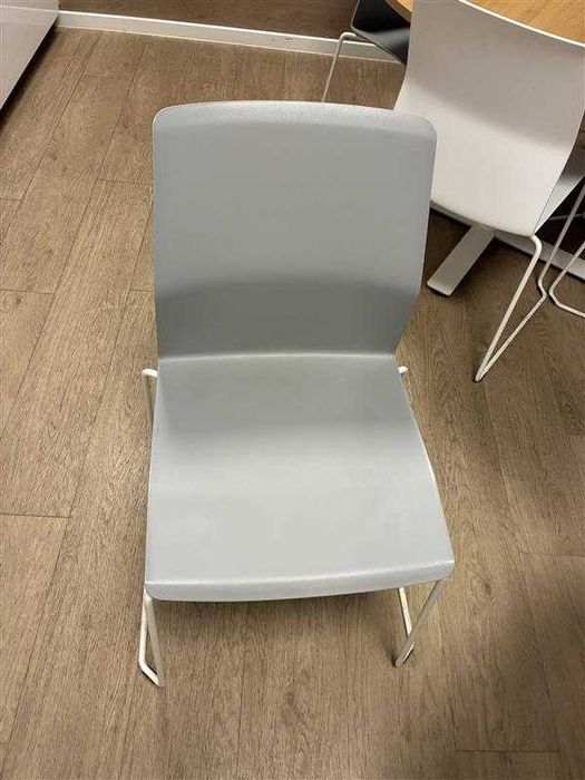 Krzesła Leia na płozach bez podłokietników 5 szt.