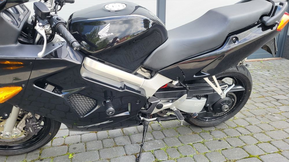 Honda VFR 800 Fi zarejestrowana niski przebieg