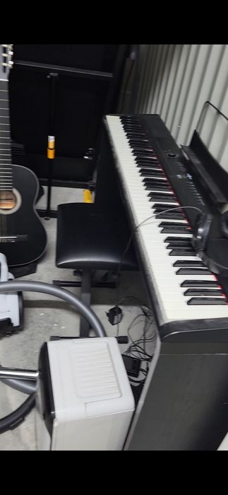 Piano completo  com fones, pedal, banqueta e viola