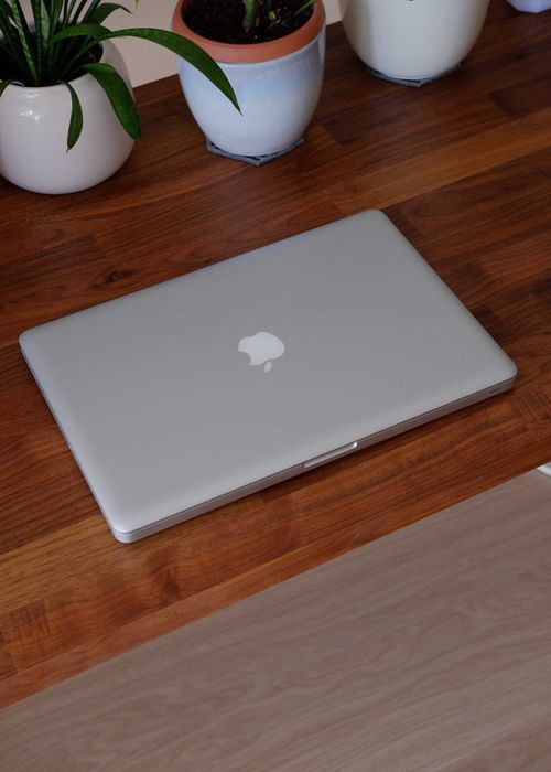 MacBook Pro 15'' Early 2011 / 2,2 GHz, Intel i7, SSD