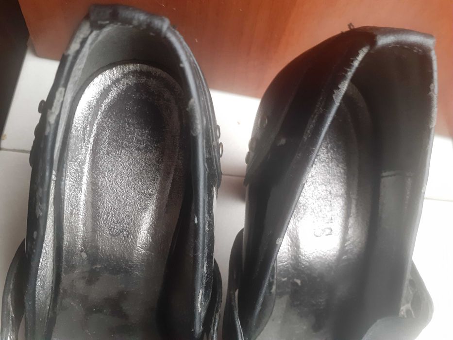 Туфли черные из кожзама 37 - 37,5 р