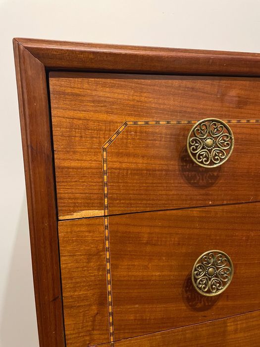 Cómoda de madeira 4 gavetões