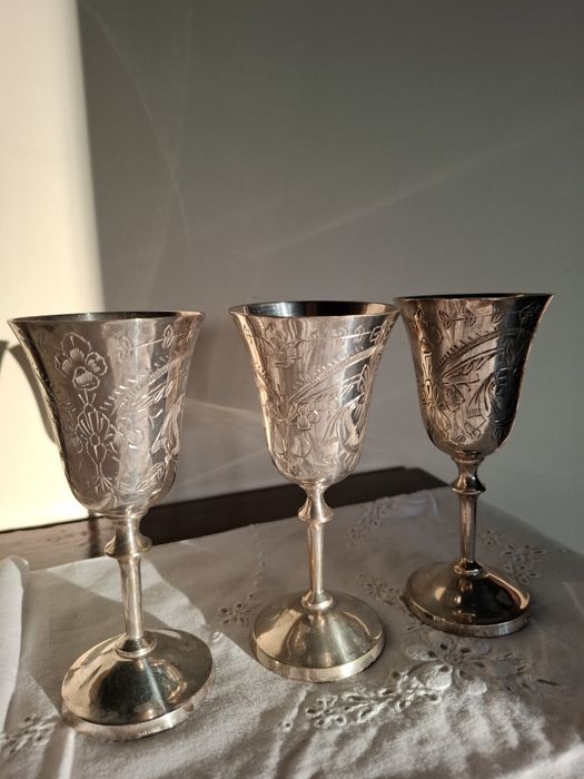 Trzy posrebrzane kieliszki