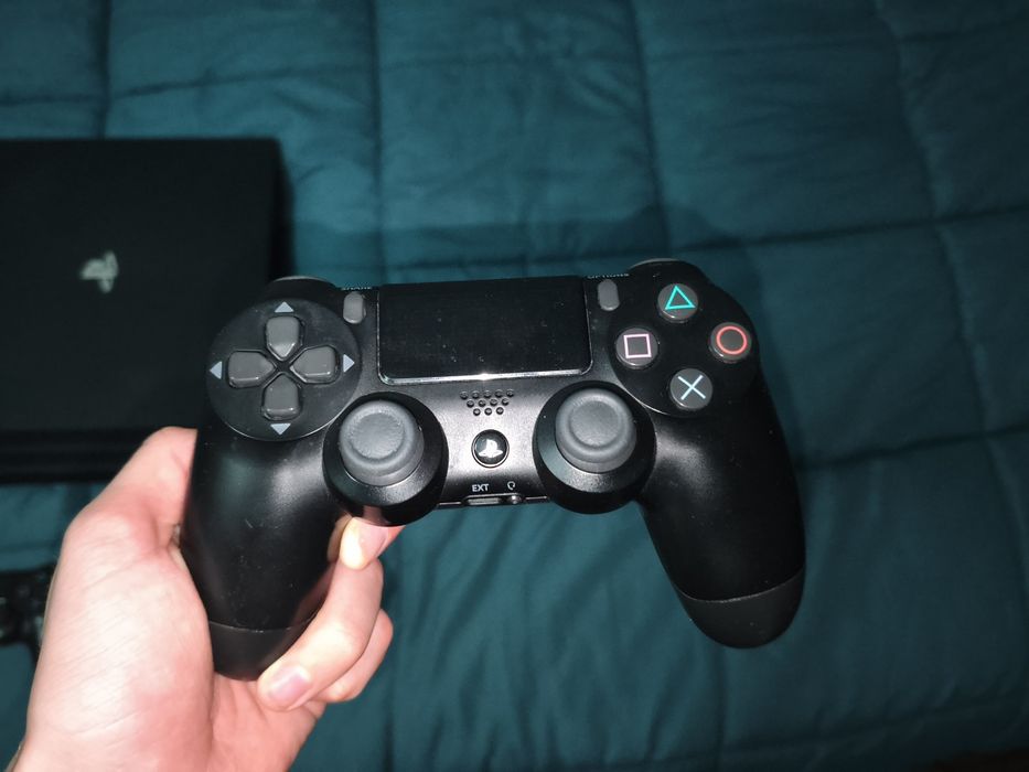 PlayStation 4 Pro 1TB + 2 kontrolery DualShock 4 – sprawna, komplet