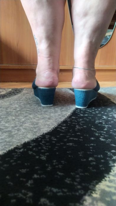 Wyjątkowe nowe wycierusowe klapki na koturnie Elizei roz 38/39+gratis.